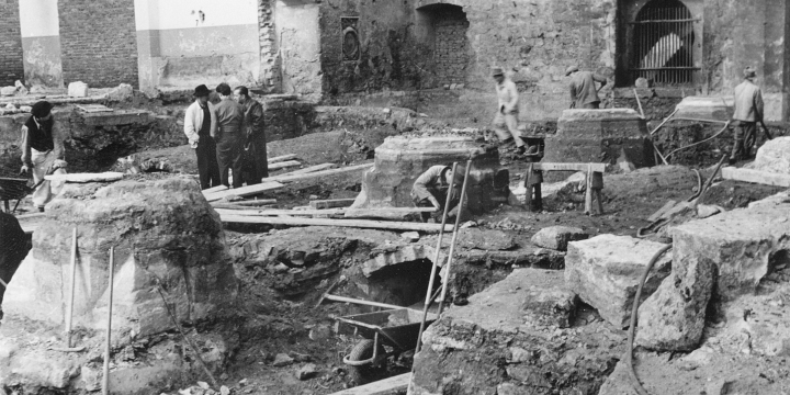 Jena, Kollegienkirche, Reihe der Pfeilerbogen, 26.03.1956